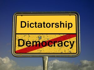 Ortsschild Demokratie